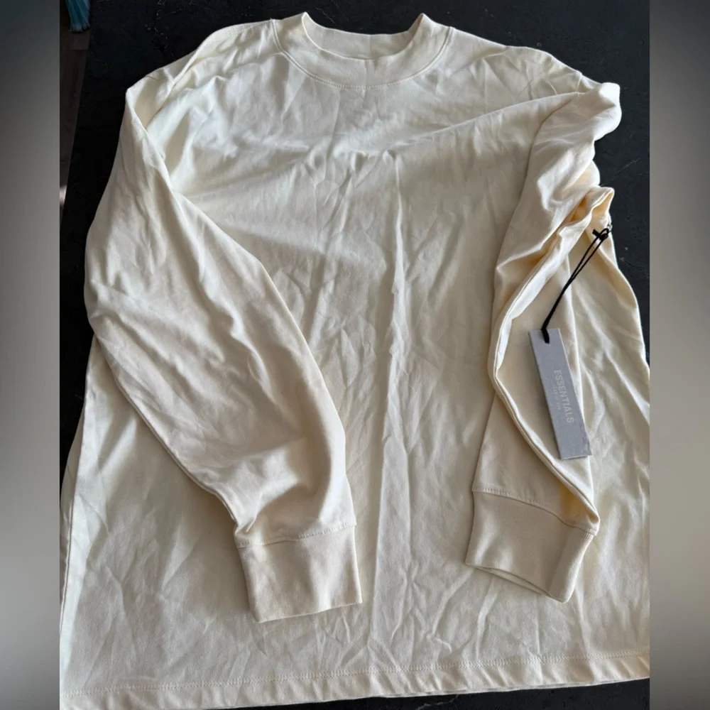 Fear of God Essentials Light Cream Long Sleeve Tee - Picture 3 of 3
